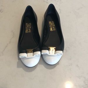 Salvatore Ferragamo B𝗅𝖺𝖼𝗄 ballet flats